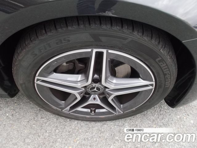 Mercedes-Benz E-Class 2023 — photo 19