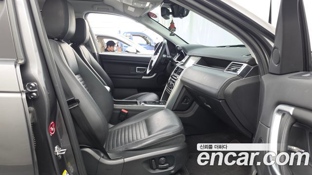 Land Rover Discovery Sport 2018 — photo 17