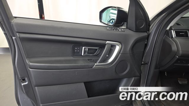 Land Rover Discovery Sport 2018 — photo 14