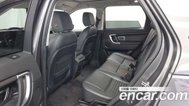 Land Rover Discovery Sport 2018 — photo 16