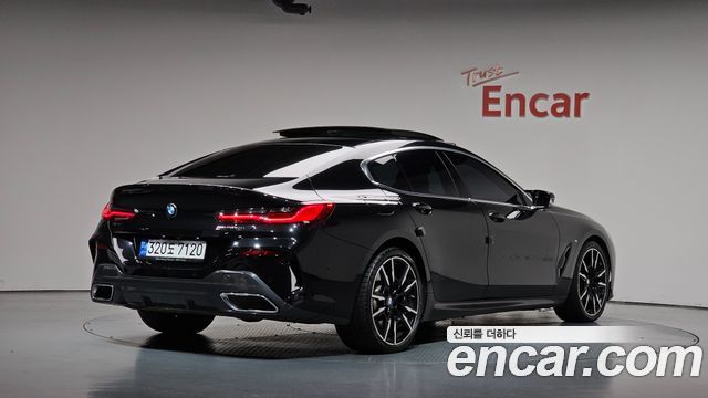 BMW 8-Series 2023 — photo 2