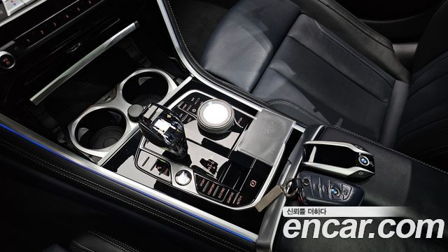 BMW 8-Series 2023 — photo 12