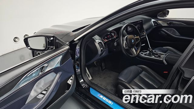 BMW 8-Series 2023 — photo 13