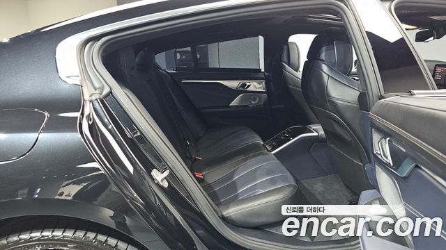 BMW 8-Series 2023 — photo 18