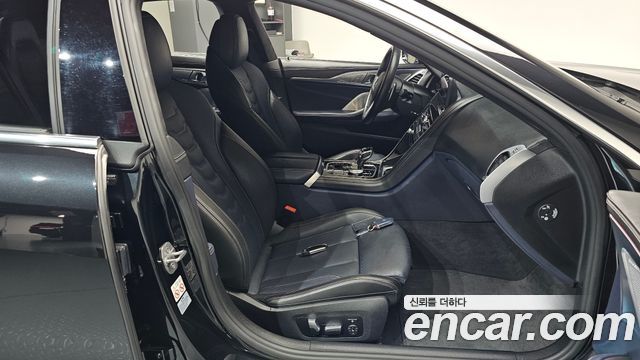 BMW 8-Series 2023 — photo 16