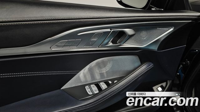 BMW 8-Series 2023 — photo 35