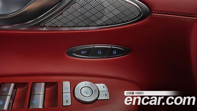 Genesis GV70 2022 — photo 28