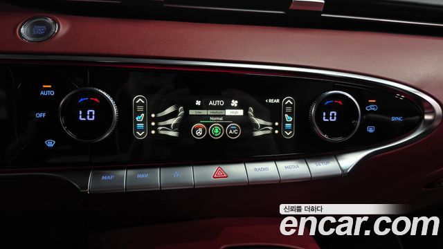 Genesis GV70 2022 — photo 32