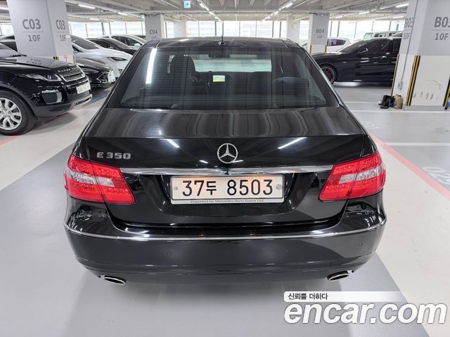 Mercedes-Benz E-Class 2010 — photo 3