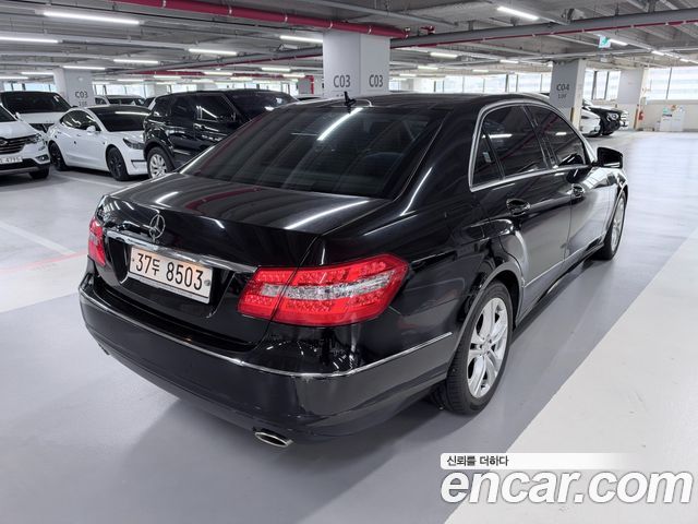 Mercedes-Benz E-Class 2010 — photo 4
