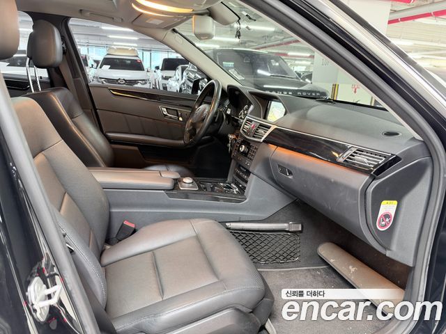Mercedes-Benz E-Class 2010 — photo 7