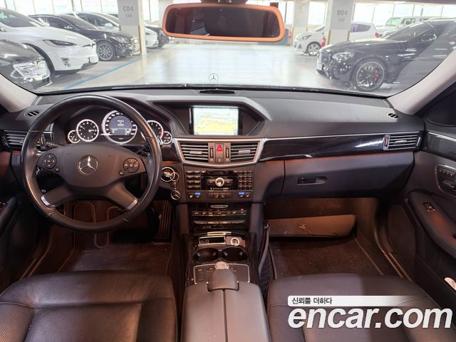 Mercedes-Benz E-Class 2010 — photo 8