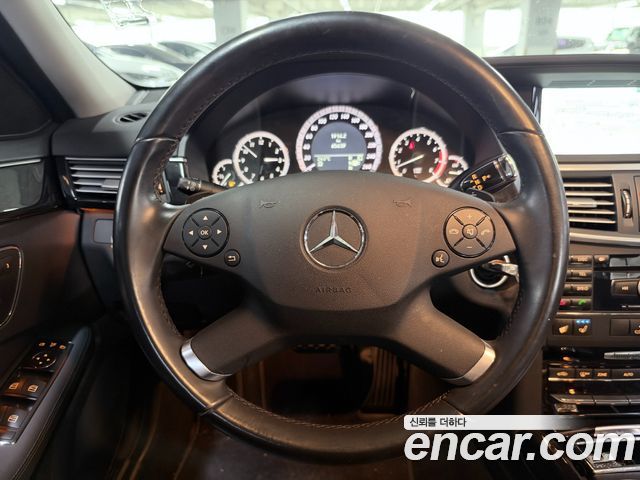 Mercedes-Benz E-Class 2010 — photo 10