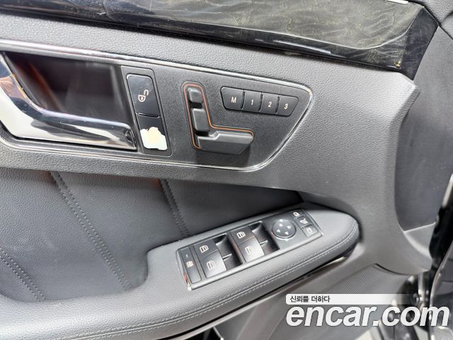 Mercedes-Benz E-Class 2010 — photo 12