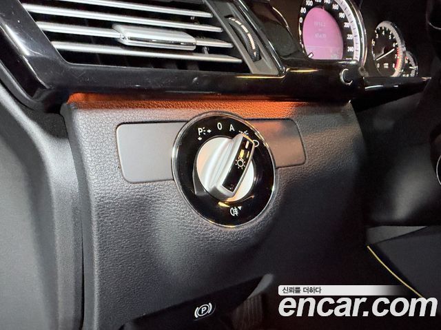 Mercedes-Benz E-Class 2010 — photo 13