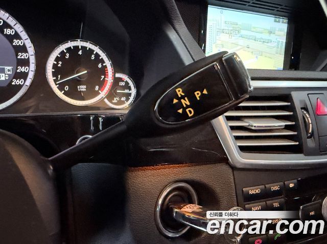 Mercedes-Benz E-Class 2010 — photo 15