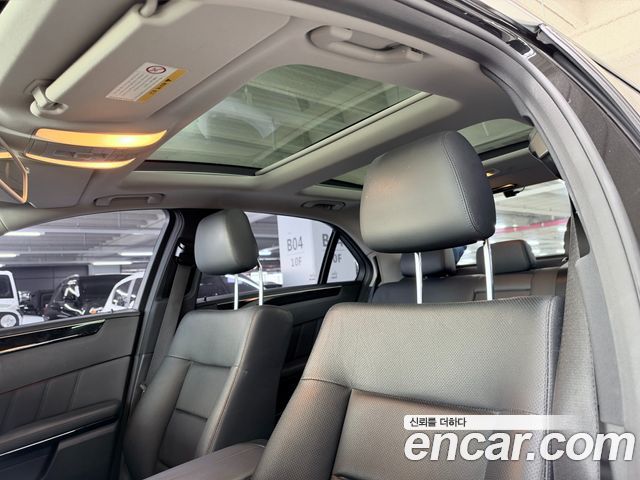 Mercedes-Benz E-Class 2010 — photo 18