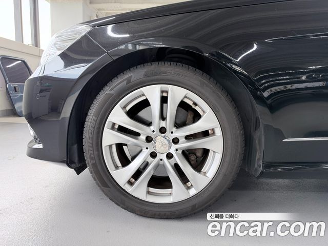 Mercedes-Benz E-Class 2010 — photo 20