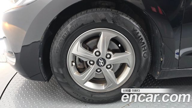Hyundai AVANTE 2017 — photo 5