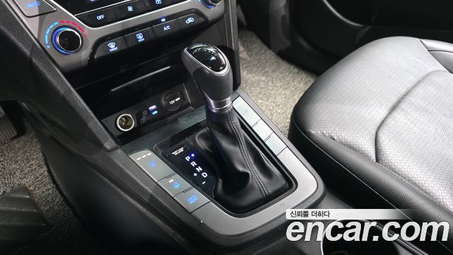 Hyundai AVANTE 2017 — photo 9