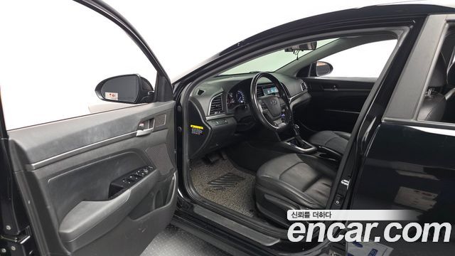 Hyundai AVANTE 2017 — photo 10