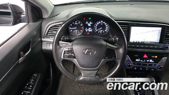 Hyundai AVANTE 2017 — photo 13