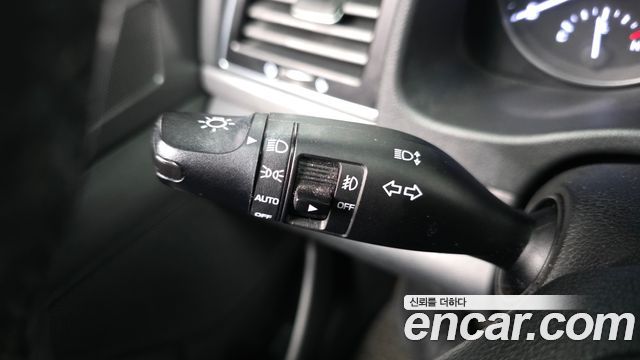 Hyundai AVANTE 2017 — photo 18