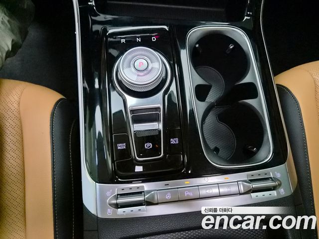 Kia Canival 2023 — photo 9