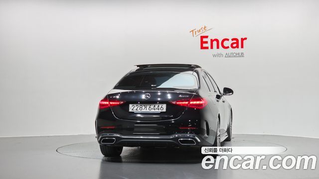 Mercedes-Benz C-Class 2023 — photo 4