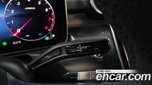 Mercedes-Benz C-Class 2023 — photo 12