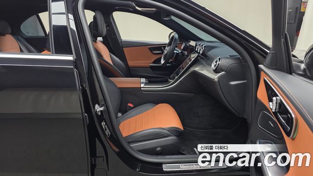Mercedes-Benz C-Class 2023 — photo 17