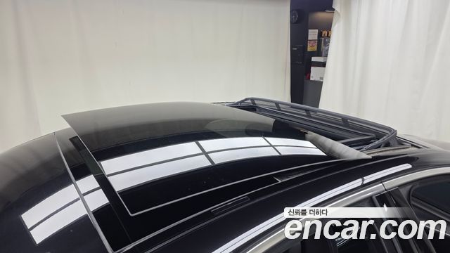 Mercedes-Benz C-Class 2023 — photo 25