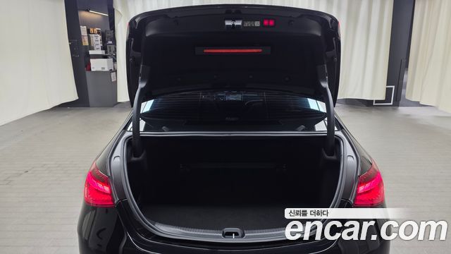 Mercedes-Benz C-Class 2023 — photo 26