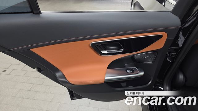 Mercedes-Benz C-Class 2023 — photo 15