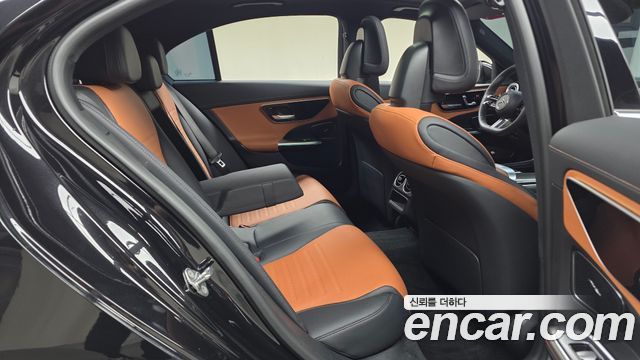 Mercedes-Benz C-Class 2023 — photo 16
