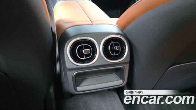 Mercedes-Benz C-Class 2023 — photo 29
