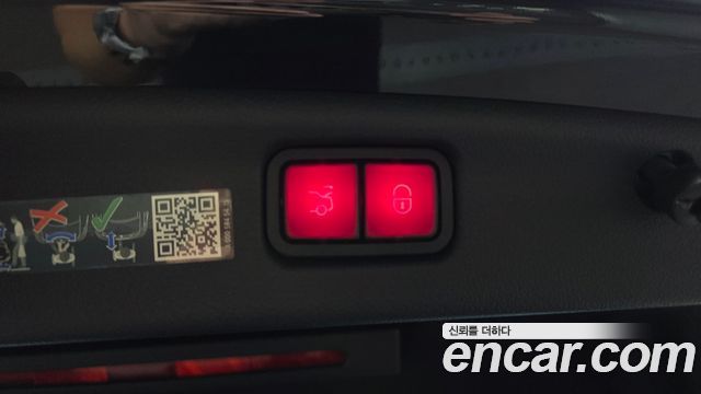 Mercedes-Benz C-Class 2023 — photo 31