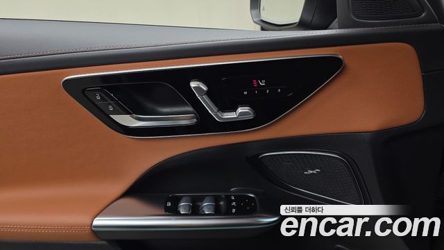 Mercedes-Benz C-Class 2023 — photo 34