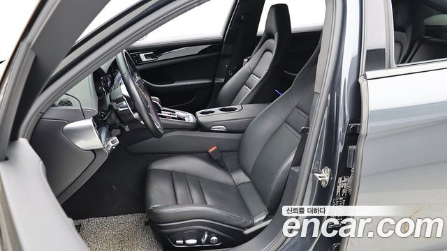 Porsche Panamera 2018 — photo 11
