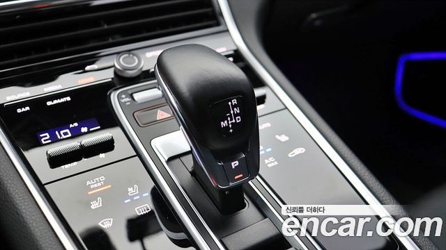 Porsche Panamera 2018 — photo 17