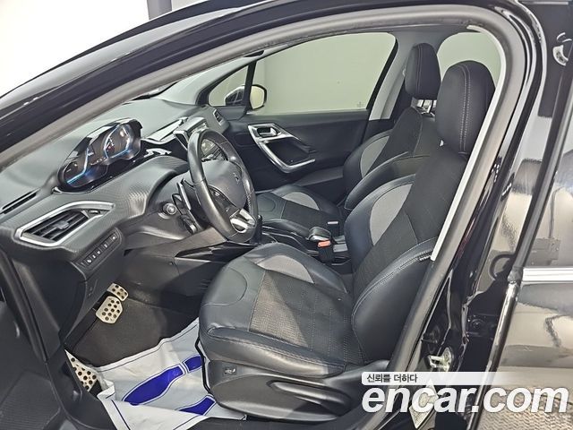 Peugeot 2008 2015 — photo 11