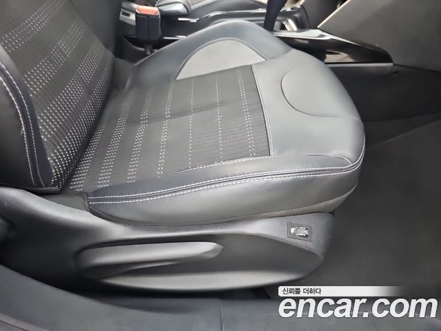 Peugeot 2008 2015 — photo 16