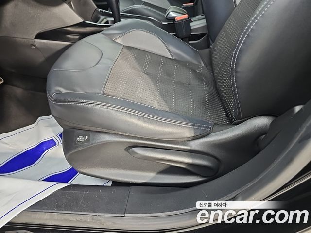 Peugeot 2008 2015 — photo 17