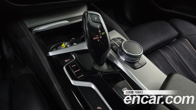 BMW 5-Series 2017 — photo 12