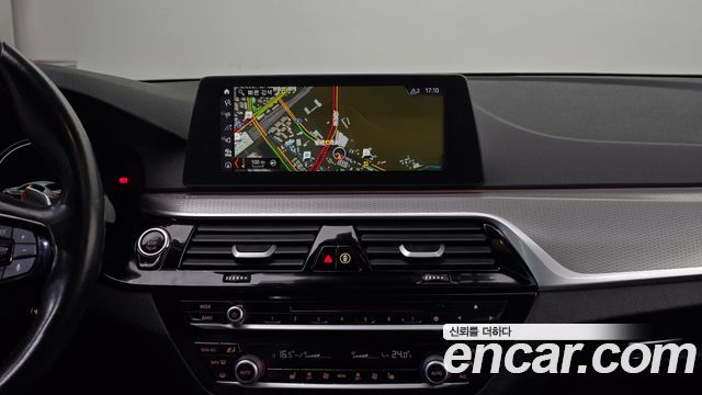 BMW 5-Series 2017 — photo 18
