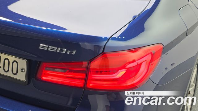 BMW 5-Series 2017 — photo 9