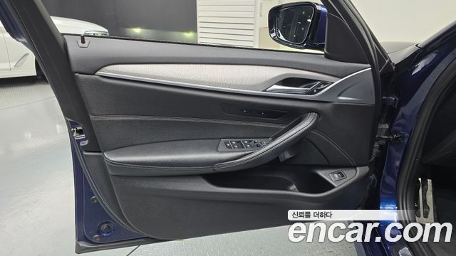 BMW 5-Series 2017 — photo 14