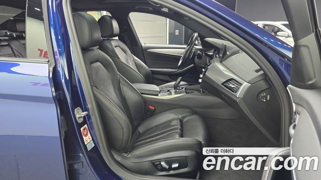 BMW 5-Series 2017 — photo 16