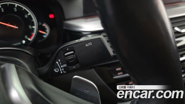 BMW 5-Series 2017 — photo 28