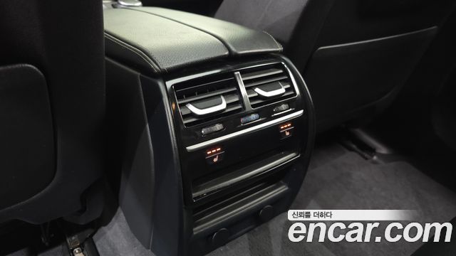 BMW 5-Series 2017 — photo 31